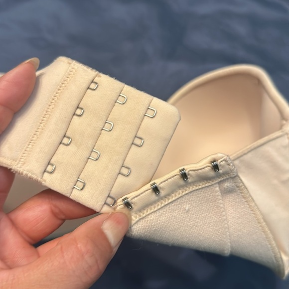 Fine lines strapless bra 36E - Picture 4 of 6